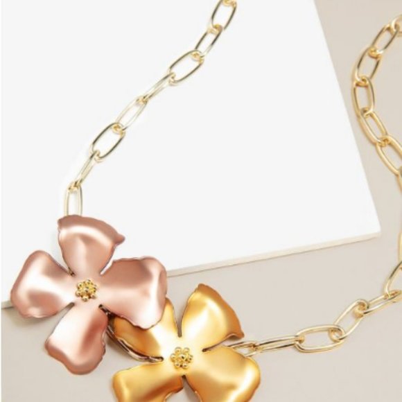 Beautiful Copper Toned Flower Necklace - Picture 3 of 3